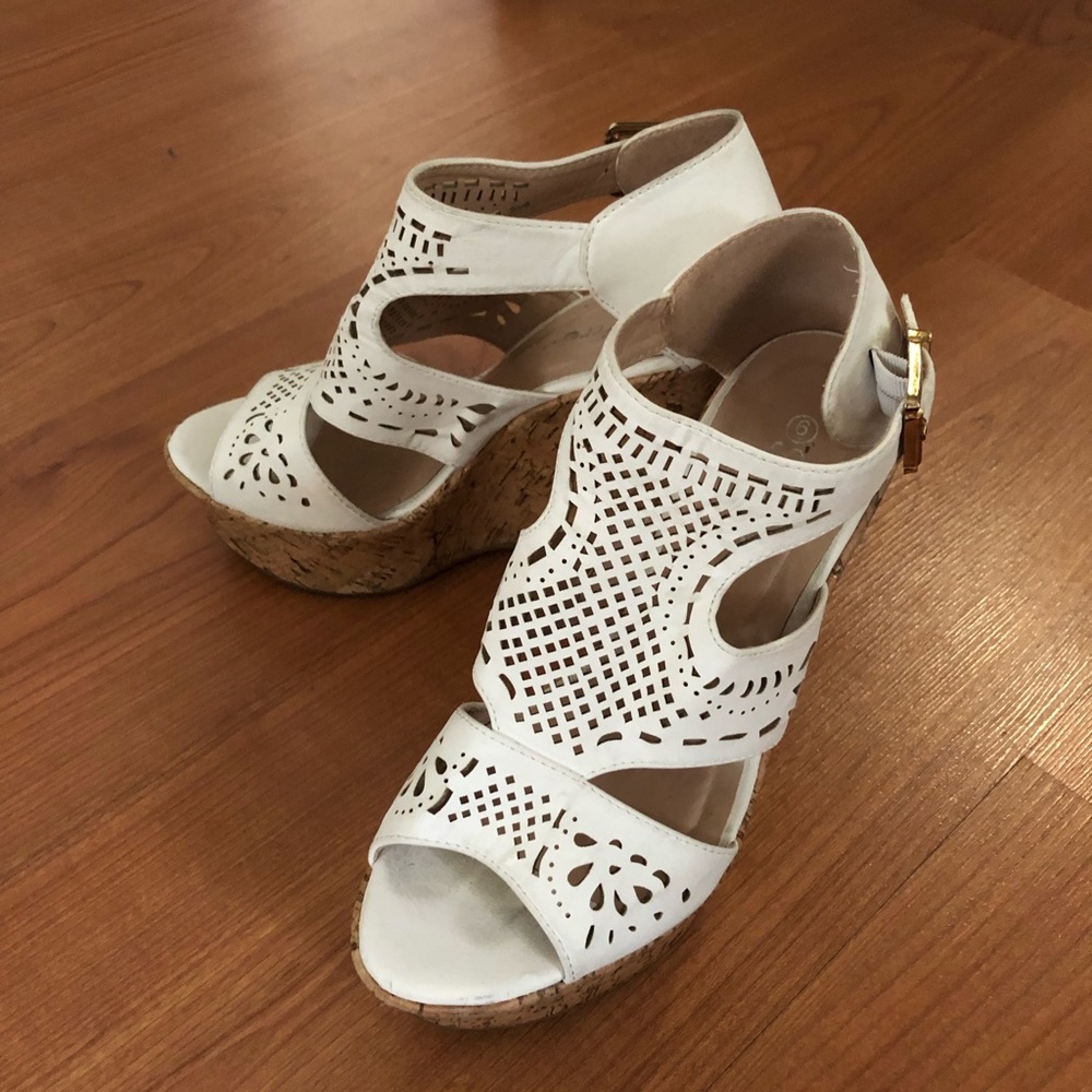 WHITE WEDGES